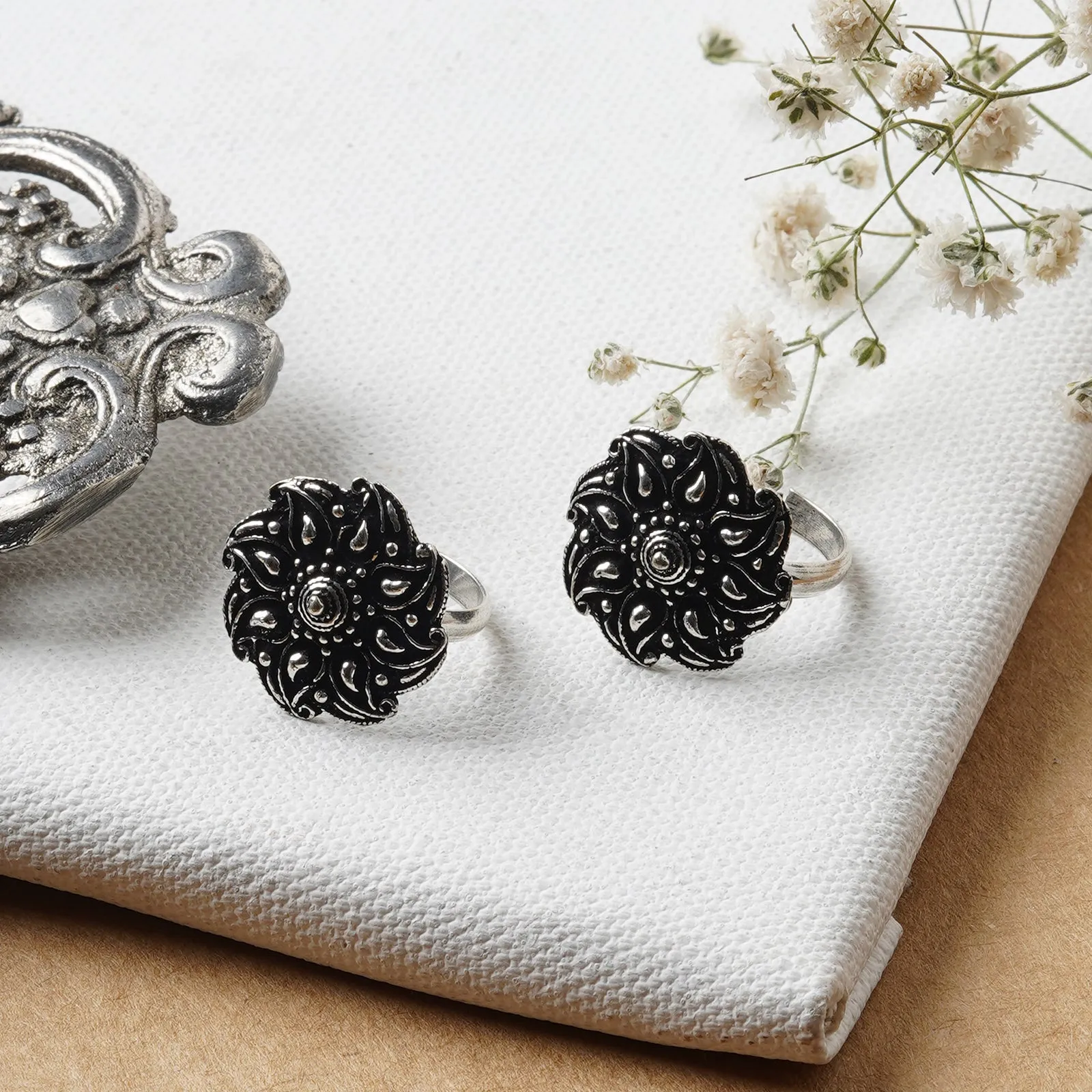 Aalai Silver Oxidised Toe Ring