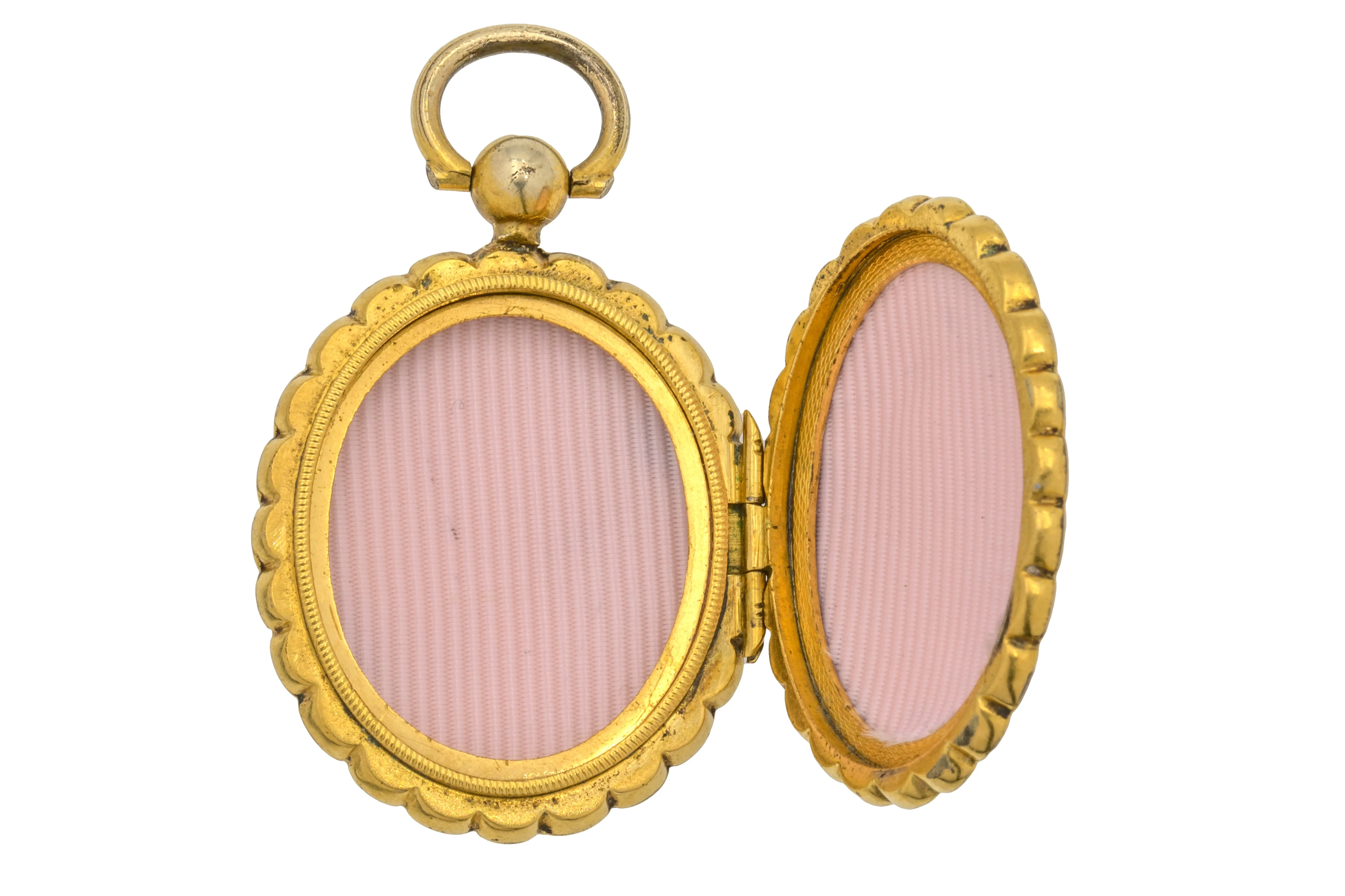Antique 9ct Gold Engine Turned Scallop Edge Locket