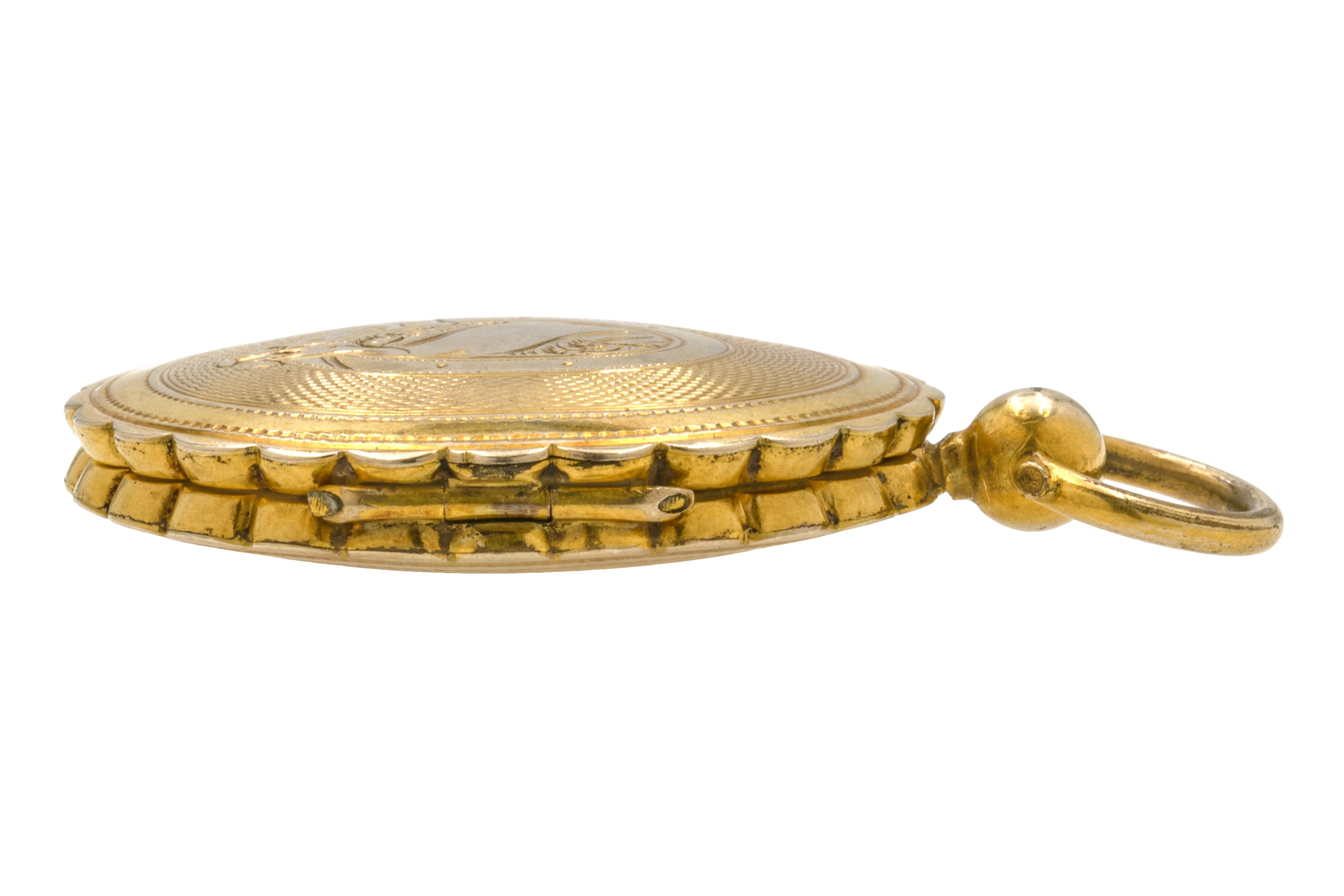 Antique 9ct Gold Engine Turned Scallop Edge Locket