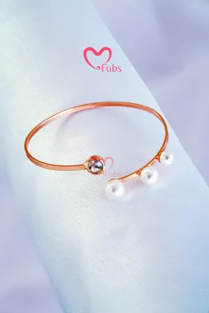 Charming Pearly Bracelet Cuff