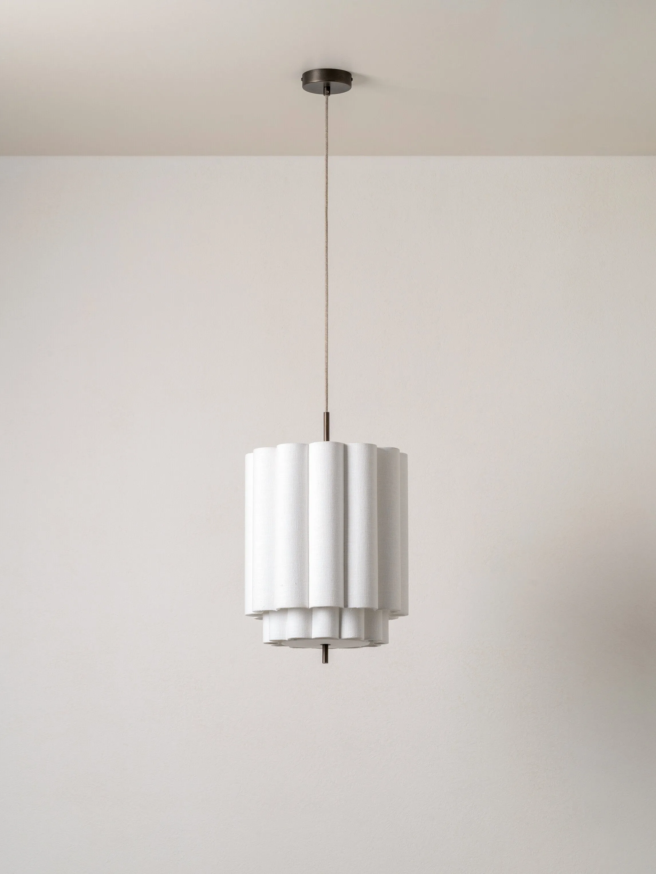 Folia - small scalloped natural linen pendant