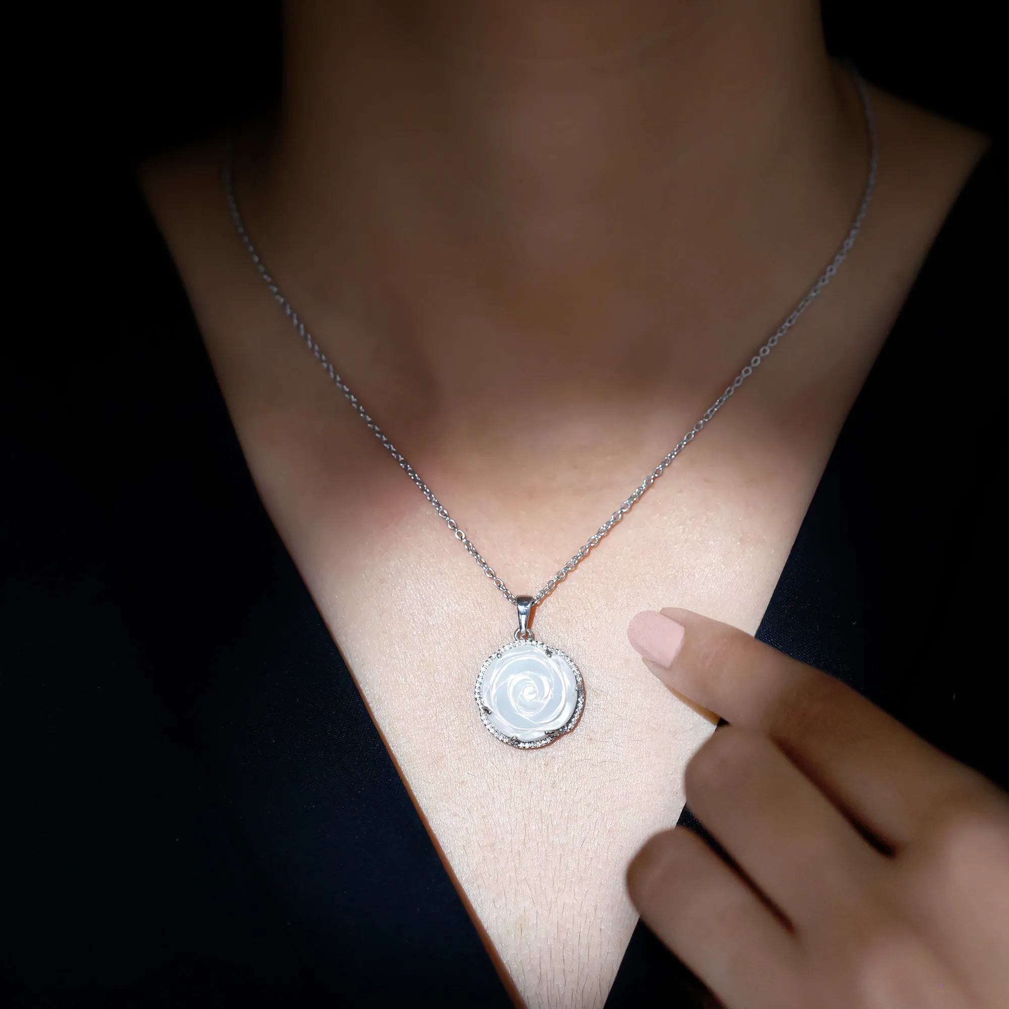 Mother of Pearl Rose Flower Pendant Necklace