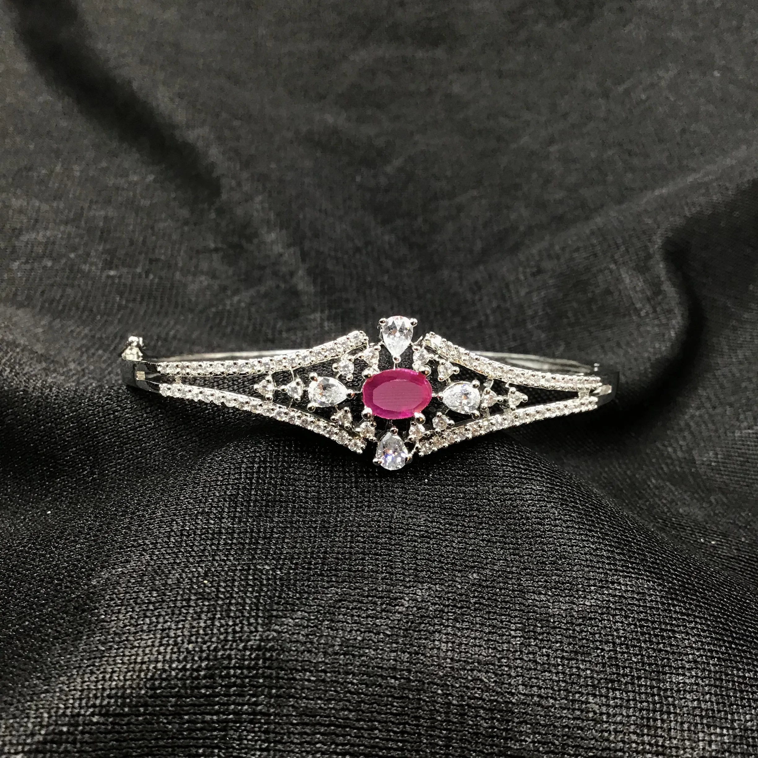 Openable Zircon/AD Bracelet 3232-11