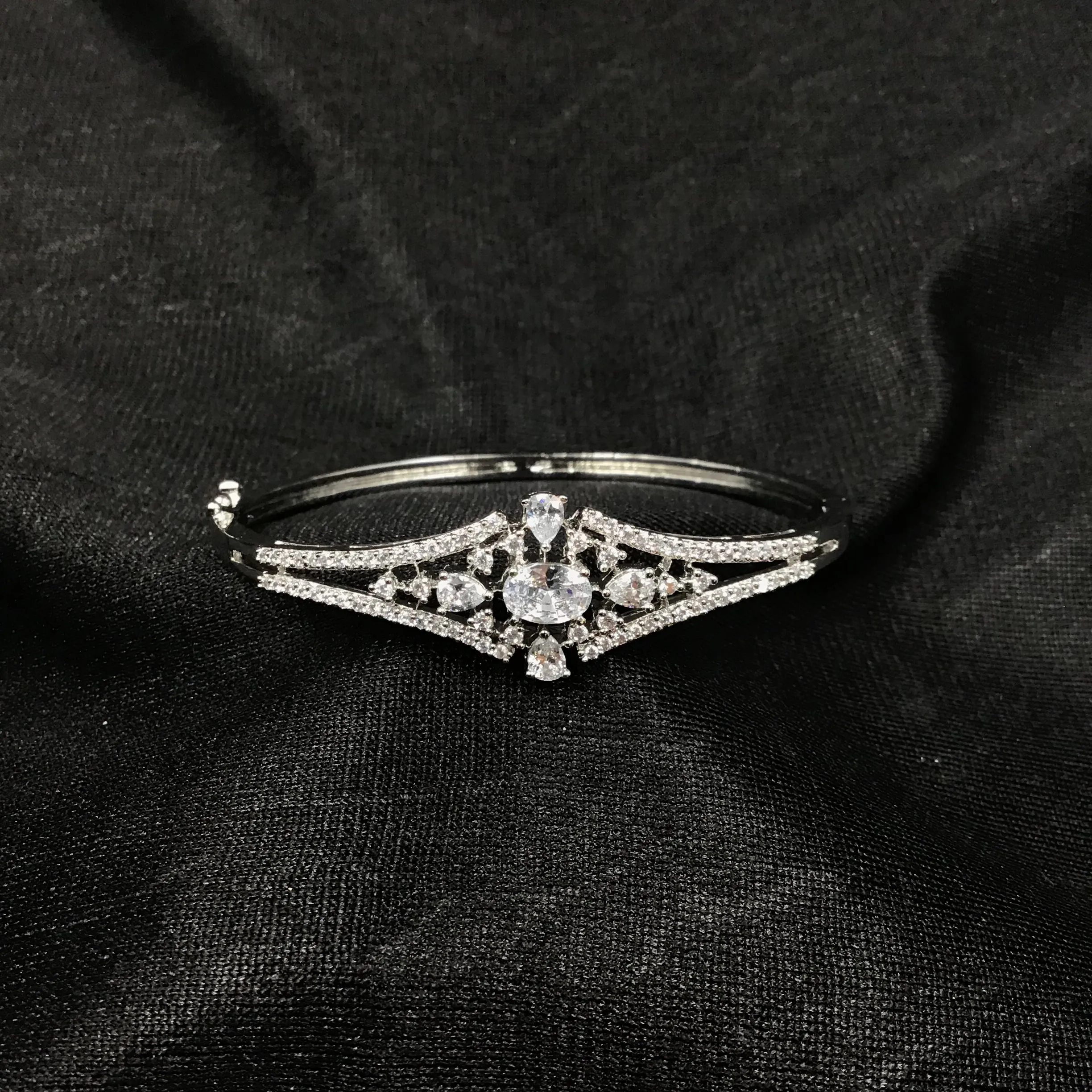 Openable Zircon/AD Bracelet 3232-11