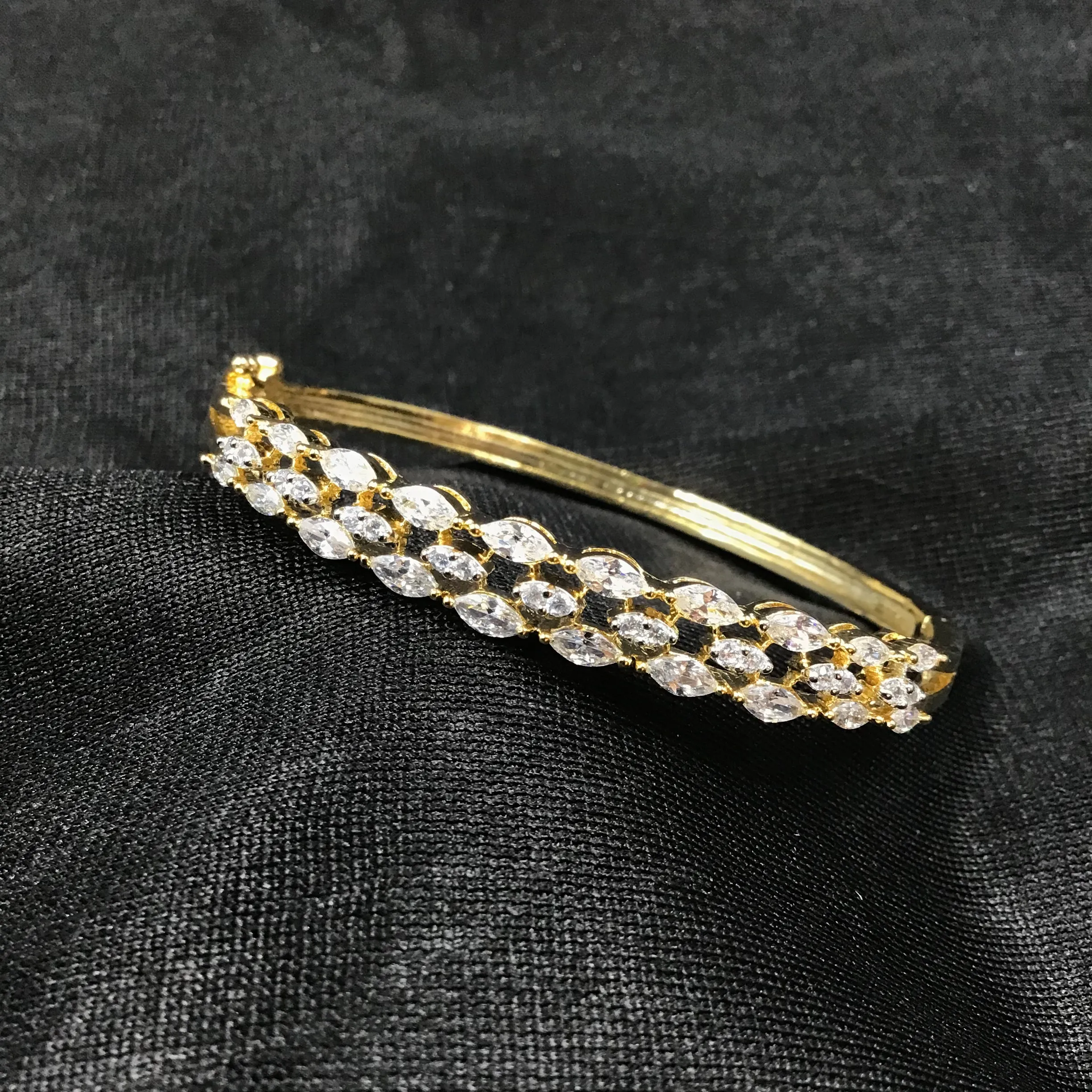 Openable Zircon/AD Bracelet 3233-11