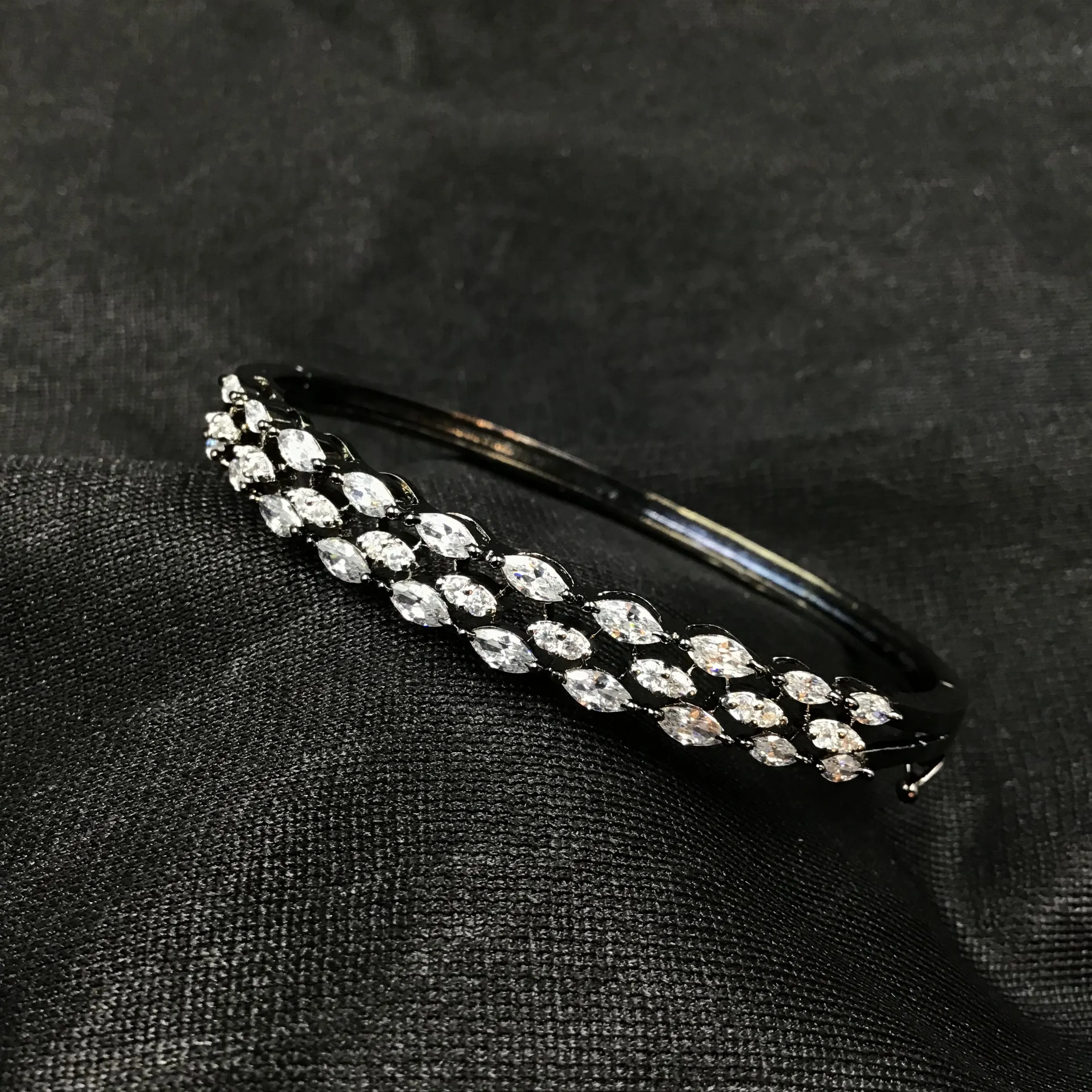 Openable Zircon/AD Bracelet 3233-11