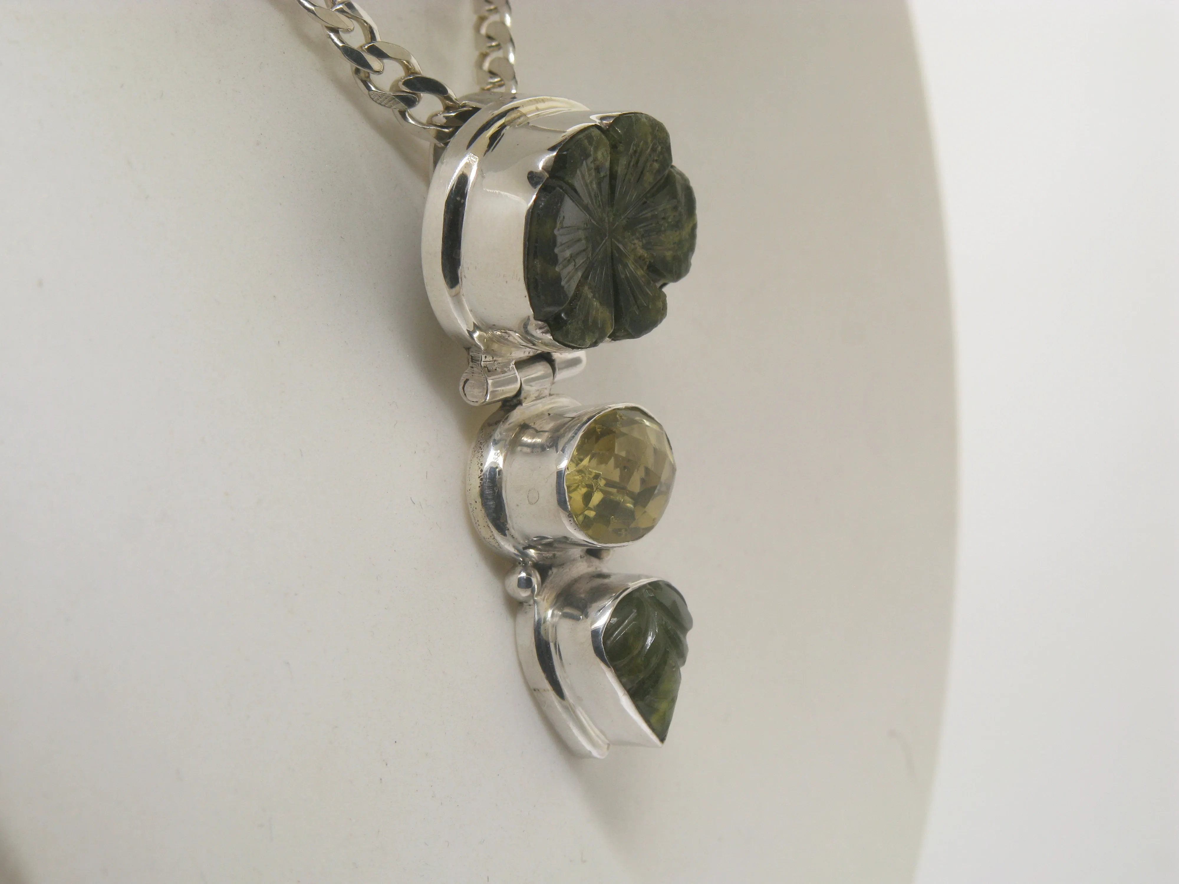 Sterling Silver Unknown Natural Stone Pendant Jewelry (Estate Jewelry)